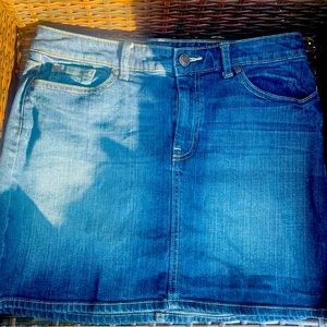 Gap jean medium wash mini skirt.
